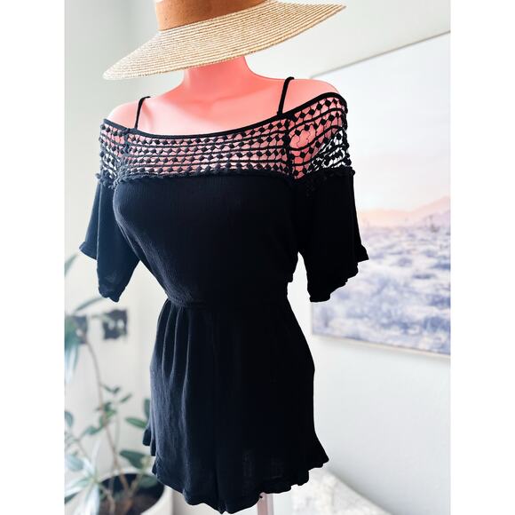 Flirtatious Outing cold shoulder crocheted gauzy shorts romper L - Picture 3 of 5